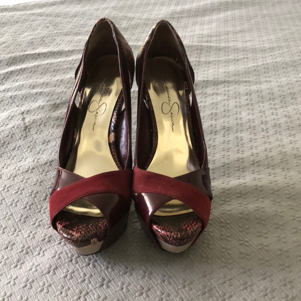 Jessica Simpson sexy platforms